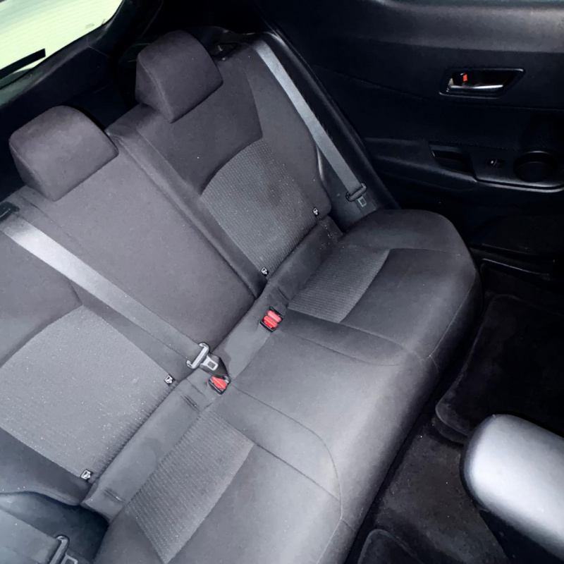 Toyota C-HR  5 pts. Base, CVT, a/ac. Aut., f. led, RA-17 2018